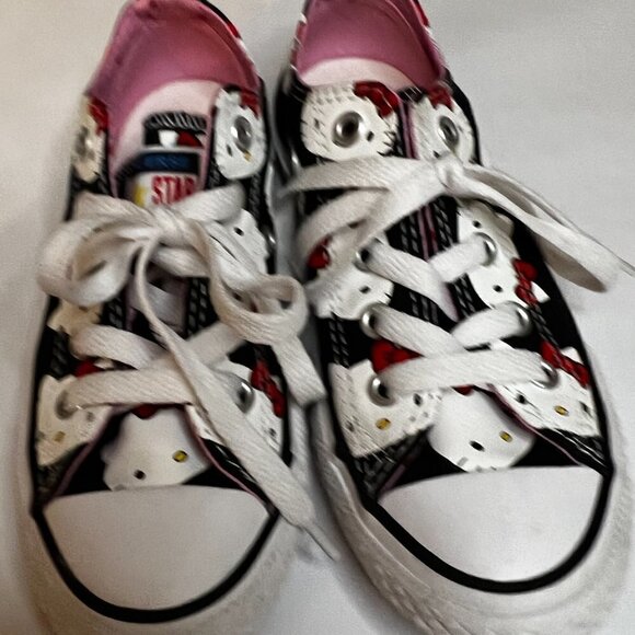 Converse x Hello Kitty Chuck Taylor All Star Low Top Size Kids 11 - Picture 3 of 8